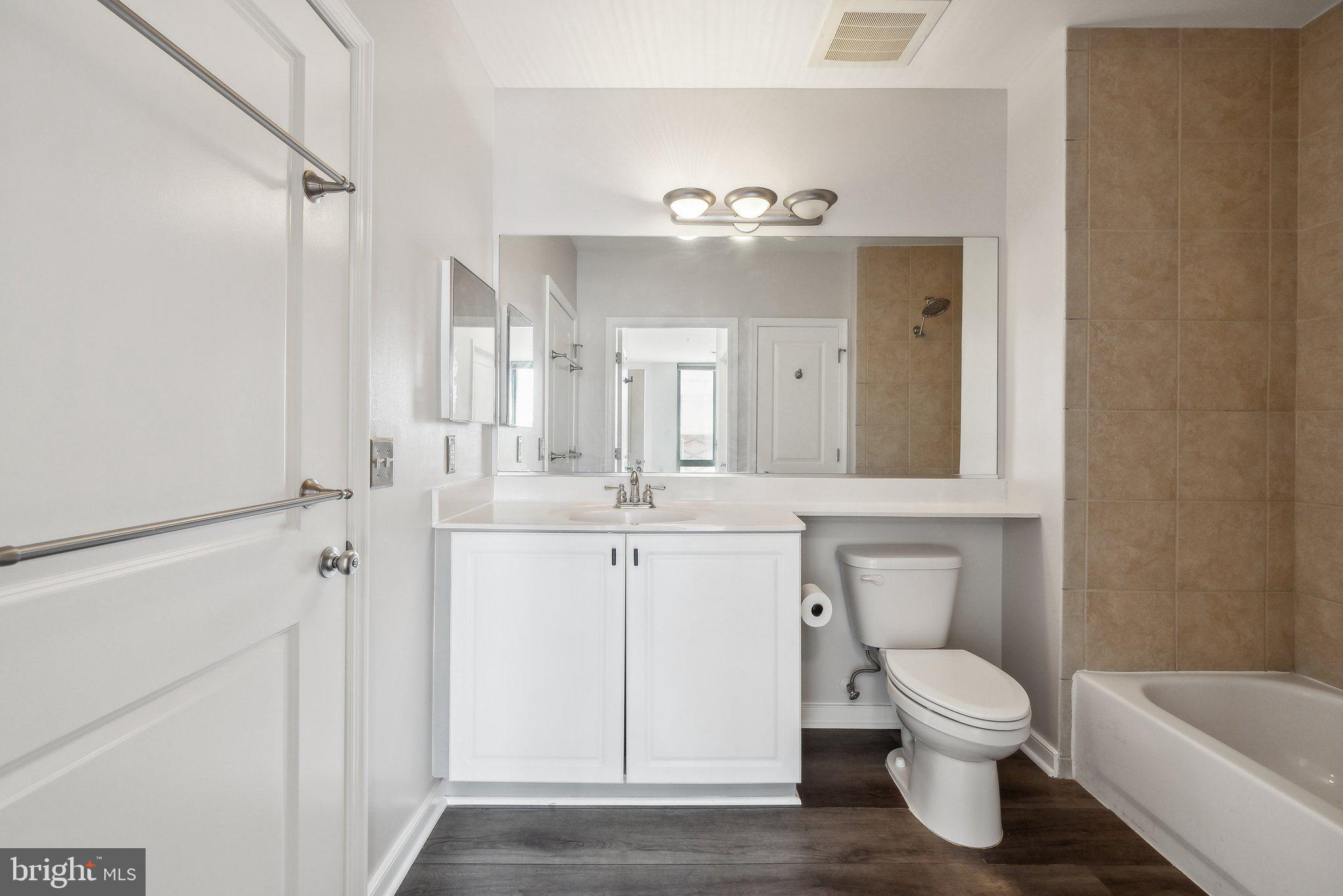 851 North Glebe Road, Unit 2008 Arlington, VA 22203 - Photo 18 of 37 Modern bathroom with sleek finishes.