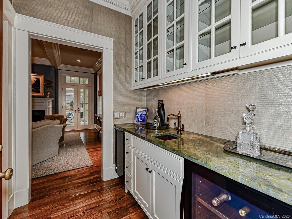 262 Colville Road Charlotte, NC 28207 - Photo 8 of 48 Gallery Image 8
