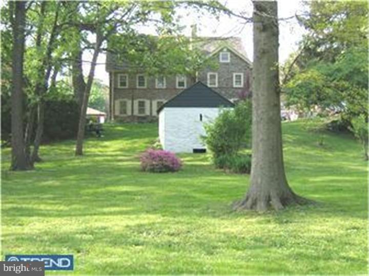 525 Ryers Avenue Cheltenham, PA 19012 - Photo 2 of 13 Back Yard