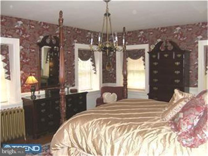 525 Ryers Avenue Cheltenham, PA 19012 - Photo 12 of 13 Master Bathroom