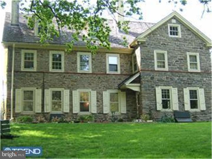 525 Ryers Avenue Cheltenham, PA 19012 - Photo 4 of 13 Exterior Back