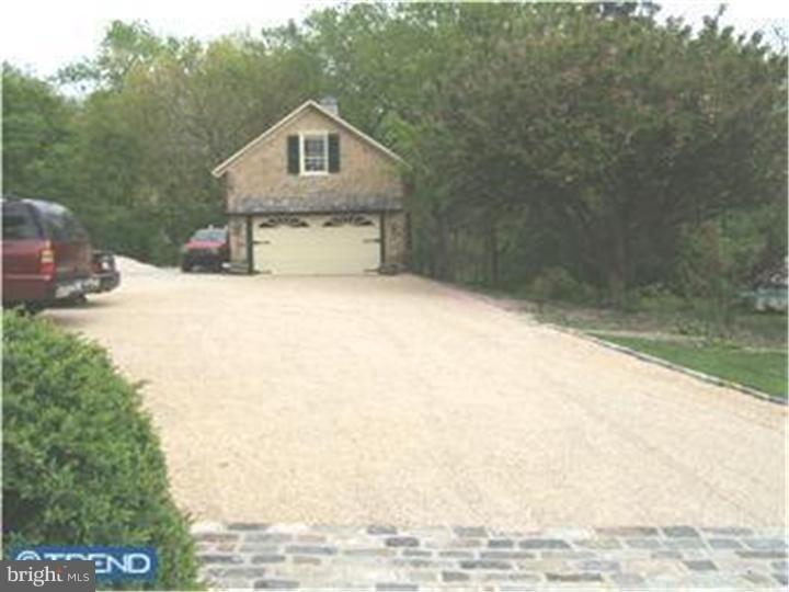 525 Ryers Avenue Cheltenham, PA 19012 - Photo 6 of 13 Driveway