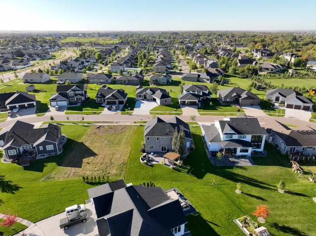 $789,890 | 3755 Houkom Drive East, West Fargo, ND 58078