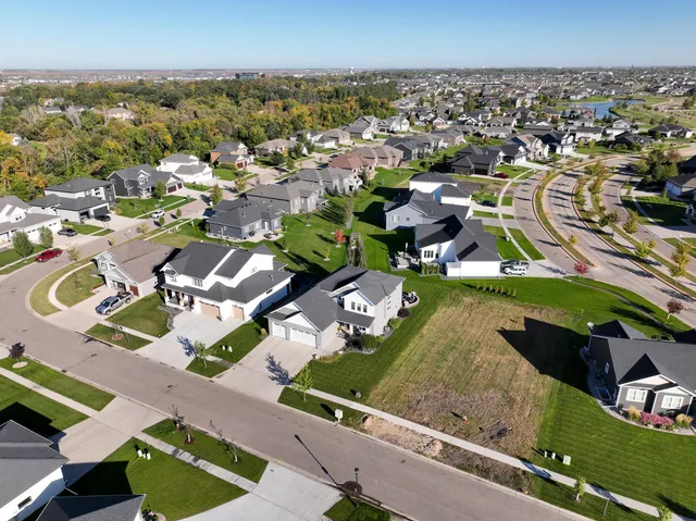$800,000 | 3755 Houkom Drive East, West Fargo, ND 58078