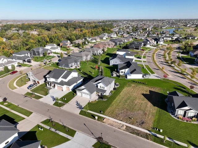 $789,890 | 3755 Houkom Drive East, West Fargo, ND 58078
