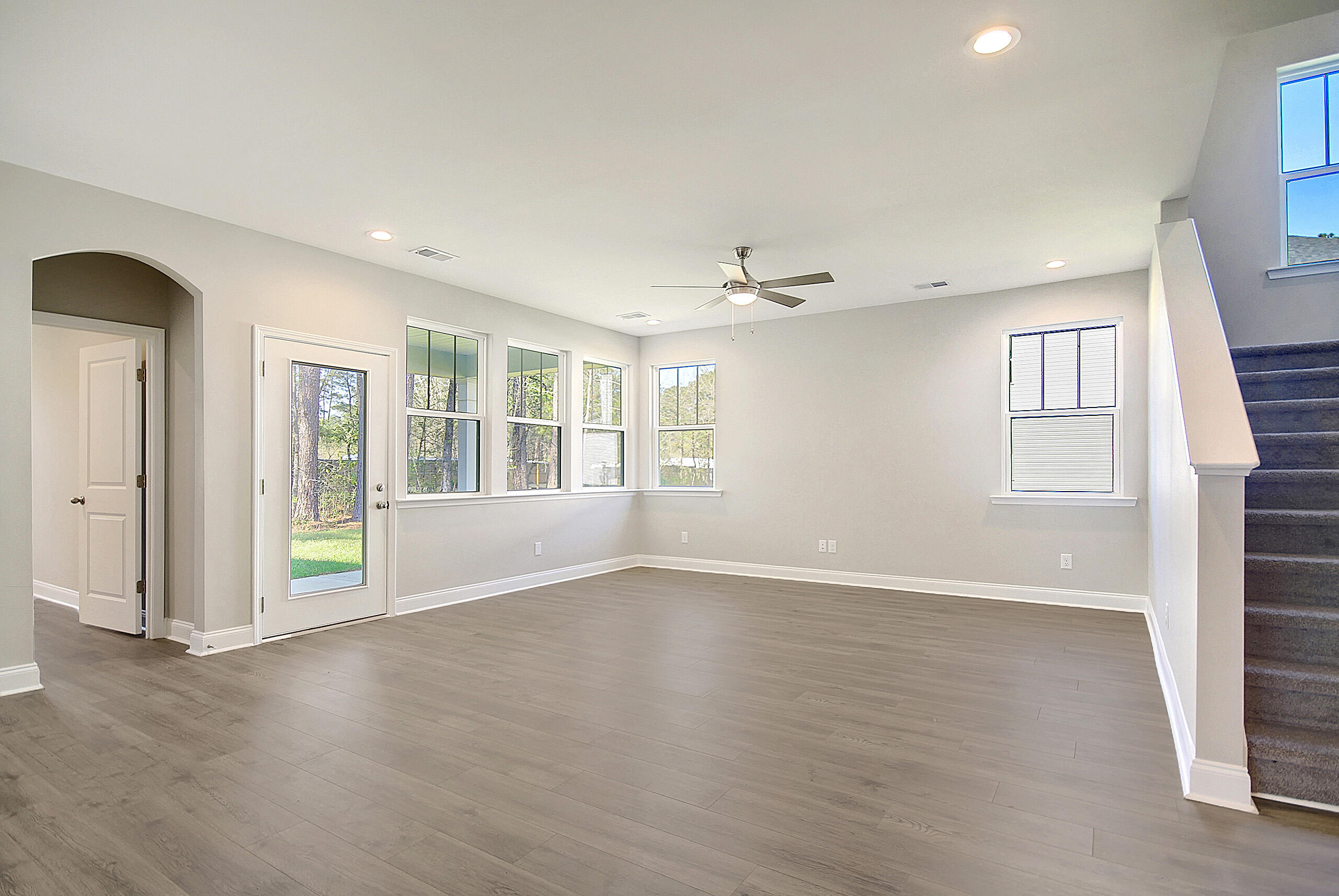 228 Mallard Road Summerville, SC 29483 - Photo 4 of 10 Saluda Family Room