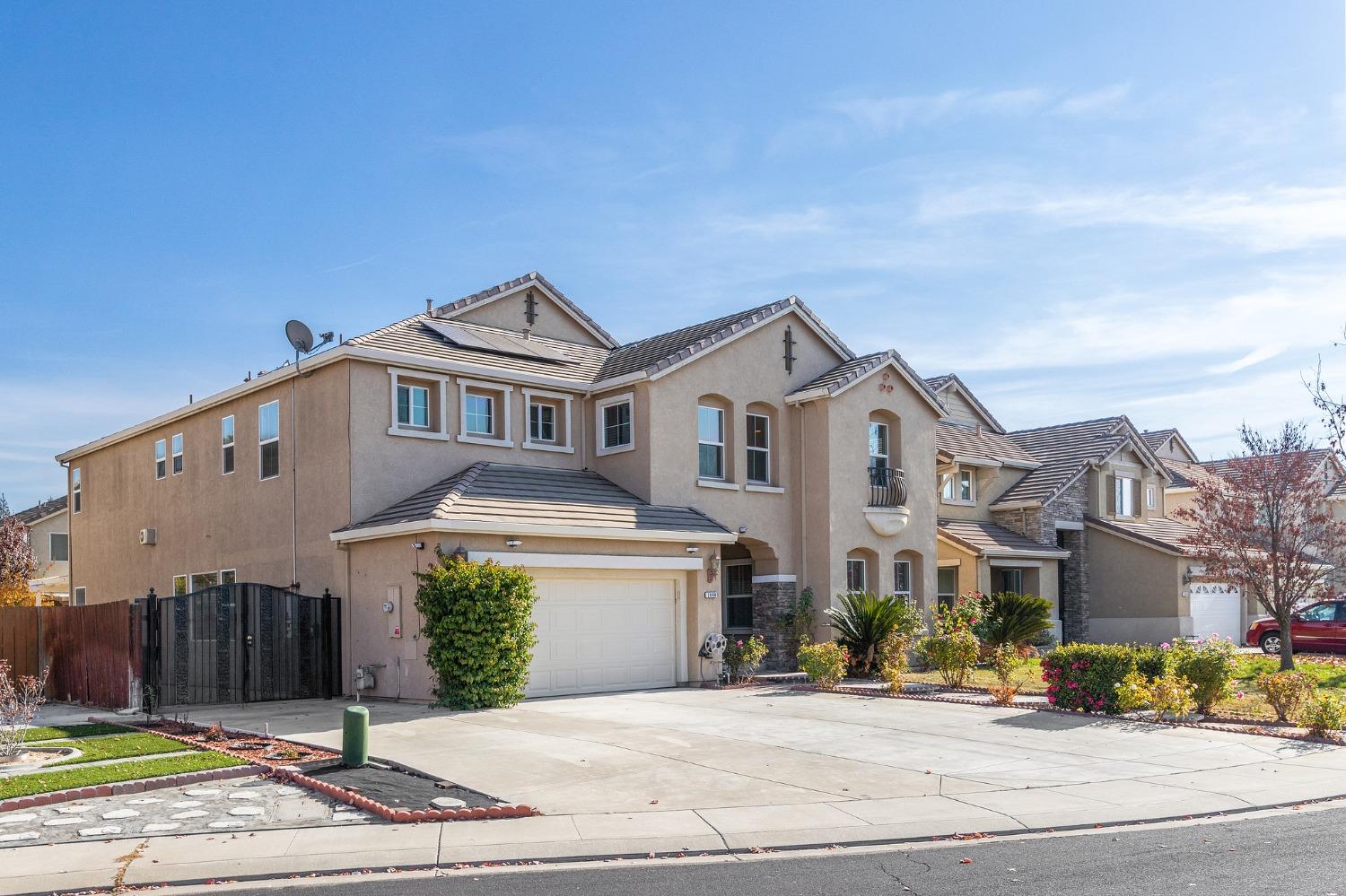 2090 Wisteria Place Manteca, CA 95337 - Photo 3 of 78