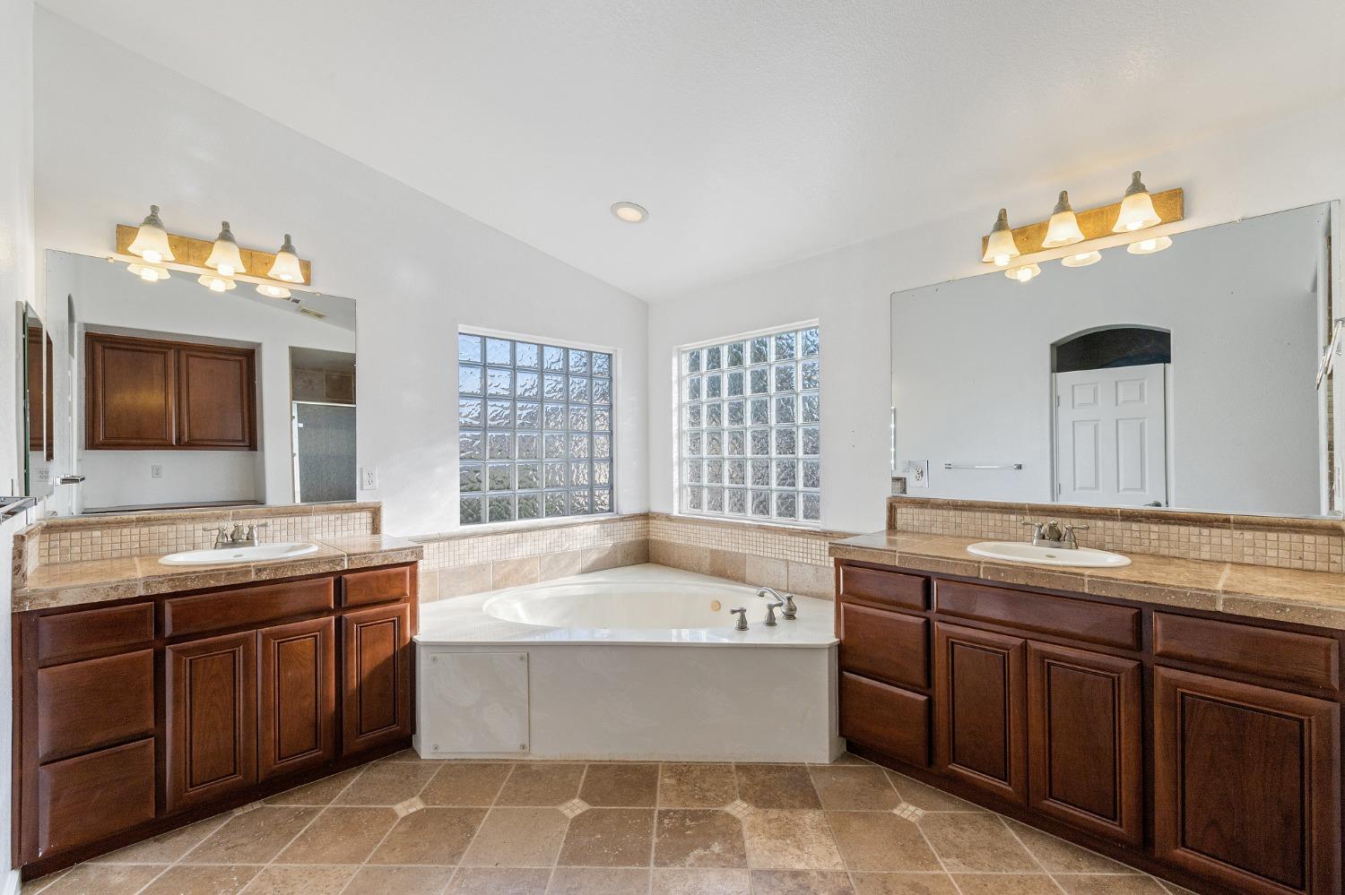 2090 Wisteria Place Manteca, CA 95337 - Photo 36 of 78