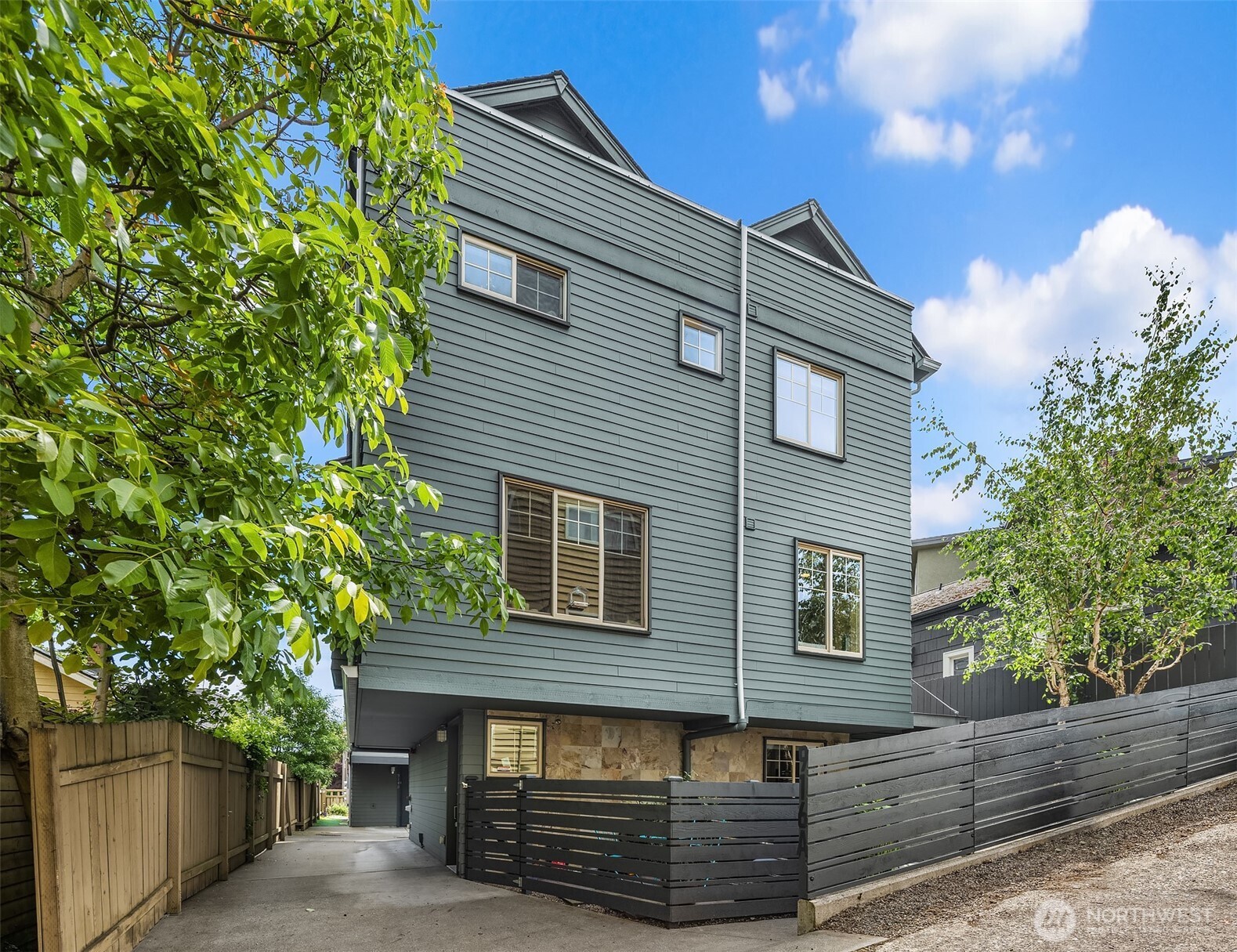 916 North 73rd Street, Unit A Seattle, WA 98103 - Photo 25 of 34