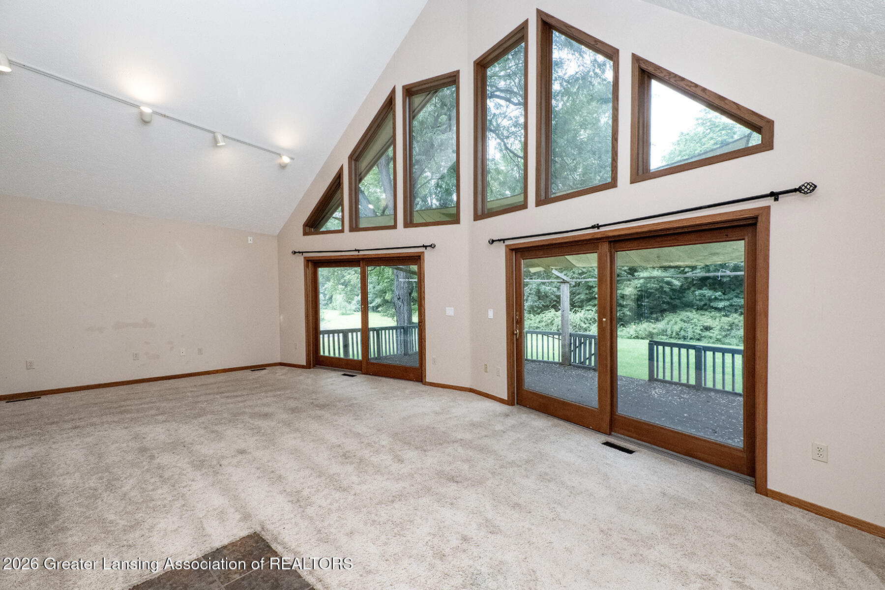10471 Royston Road Grand Ledge, MI 48837 - Photo 4 of 38 04