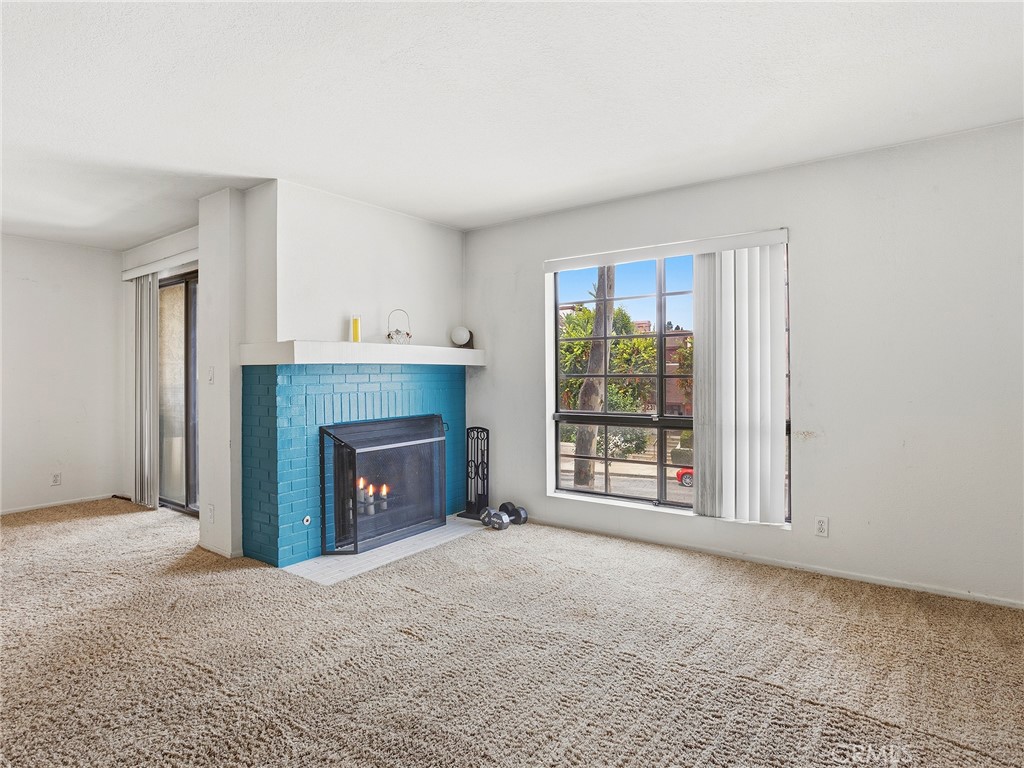 230 Bethany Road, Unit 237 Burbank, CA 91504 - Photo 11 of 38 Living Room