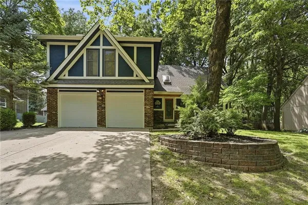 $410,000 | 7130 North Woodland Avenue, Gladstone, MO 64118