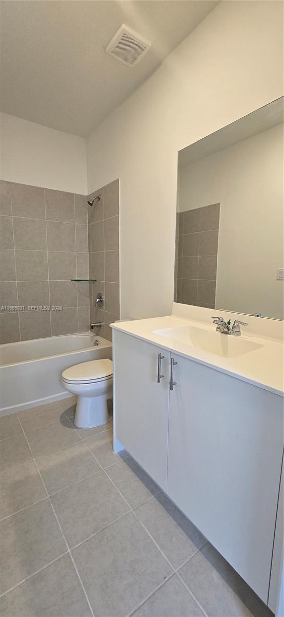 2729 Southeast 26th Road, Unit 2729 Homestead, FL 33035 - Photo 11 of 57 a bathroom with a bathtub sink and toilet