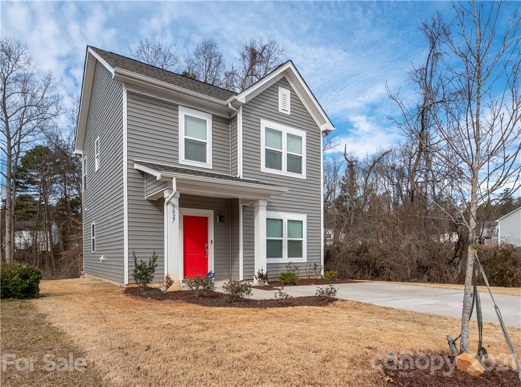 5027 Elizabeth Road Charlotte, NC 28269 - Photo 1 of 23 a front view of house with yard