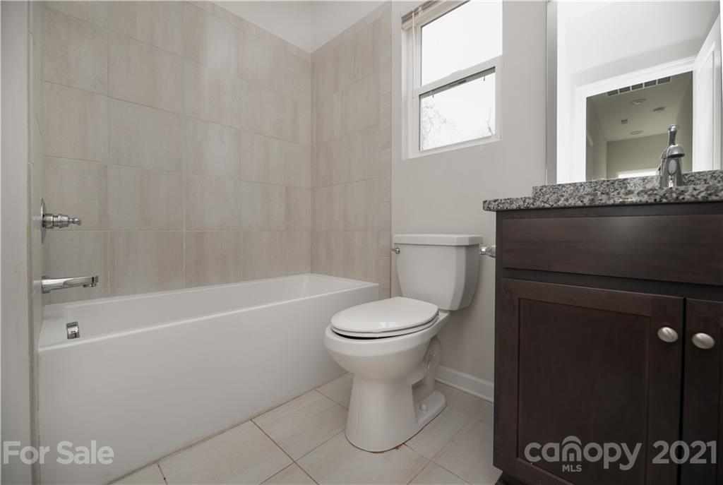 5027 Elizabeth Road Charlotte, NC 28269 - Photo 21 of 23 a bathroom with a toilet a sink and bathtub