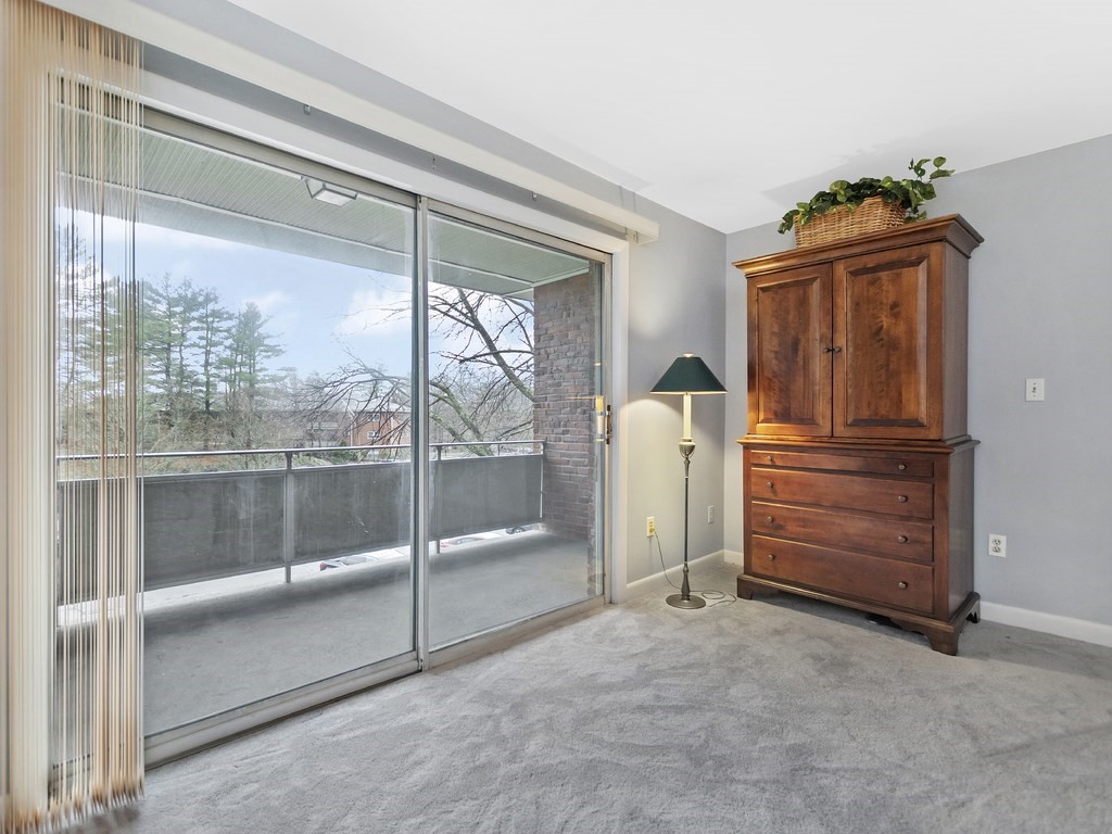 57 Jacqueline Road, Unit 10 Waltham, MA 02452 - Photo 13 of 33 Gallery Image 13