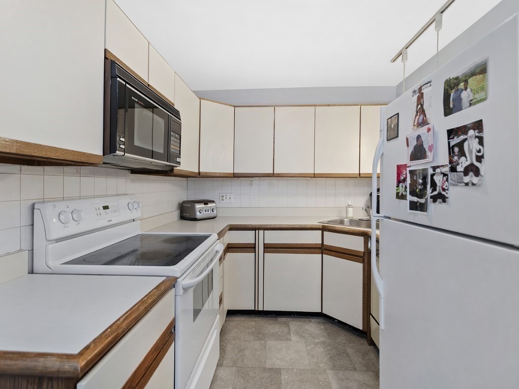 57 Jacqueline Road, Unit 10 Waltham, MA 02452 - Photo 6 of 33 Gallery Image 6