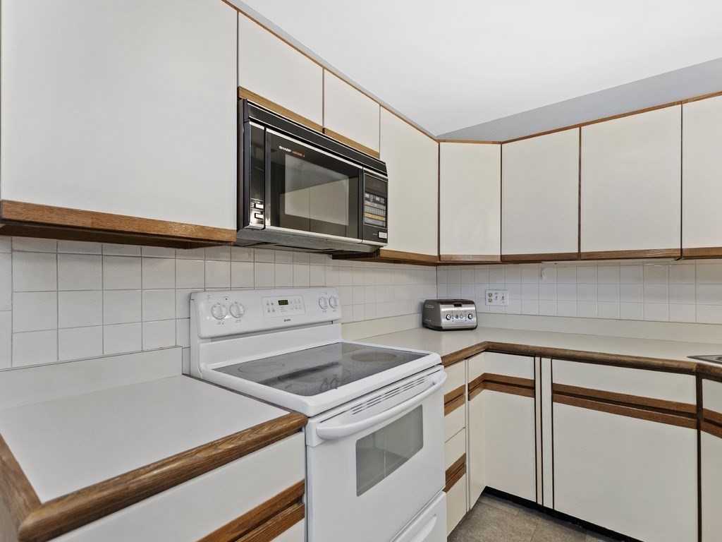 57 Jacqueline Road, Unit 10 Waltham, MA 02452 - Photo 7 of 33 Gallery Image 7