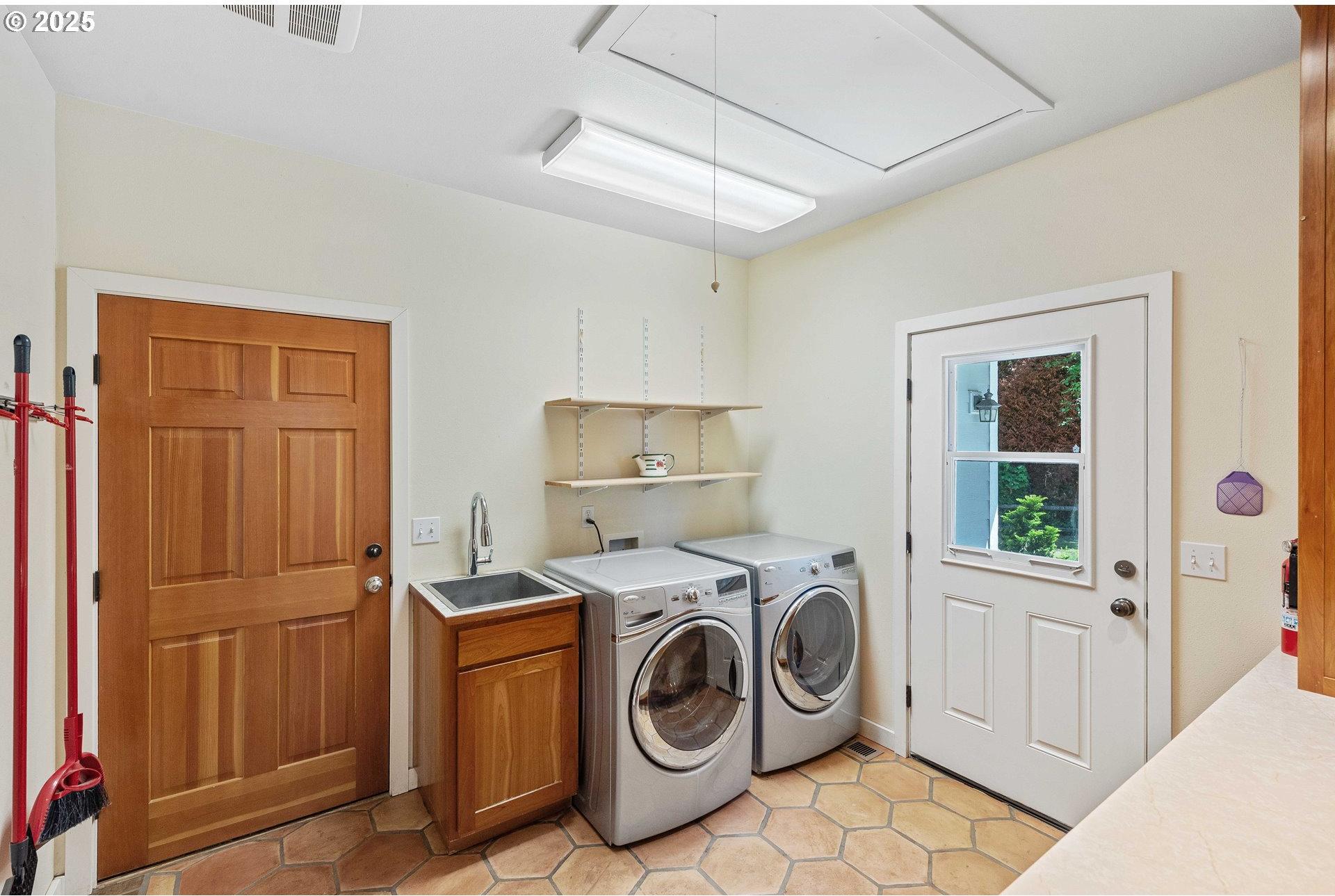 62560 Crown Point Road Coos Bay, OR 97420 - Photo 16 of 48 Gallery Image 16