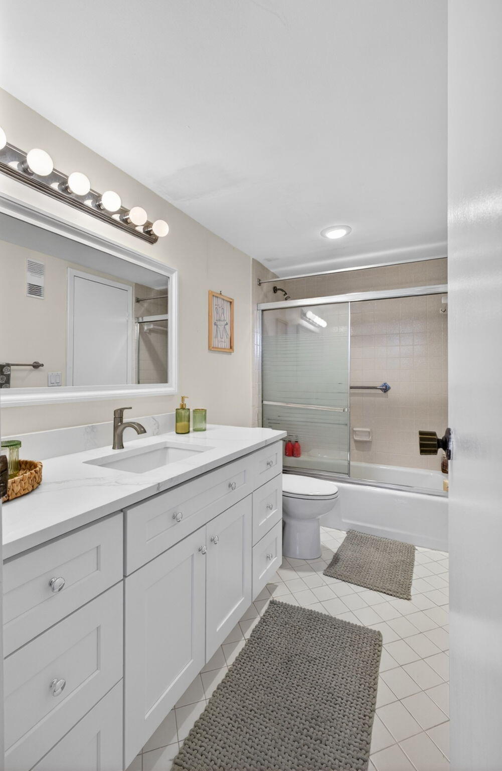 336 Golfview Road, Unit 414 North Palm Beach, FL 33408 - Photo 35 of 57 GUEST BATH