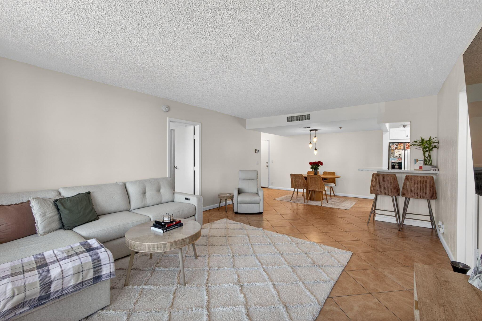 336 Golfview Road, Unit 414 North Palm Beach, FL 33408 - Photo 6 of 57 LIVING ROOM