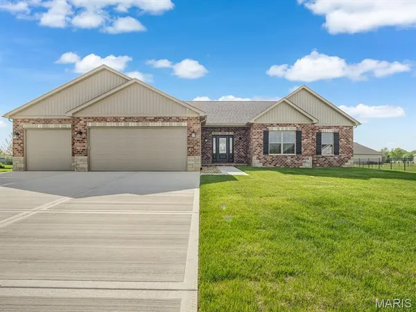 $504,900 | 4016 Autumn Oak Drive, Smithton, IL 62285