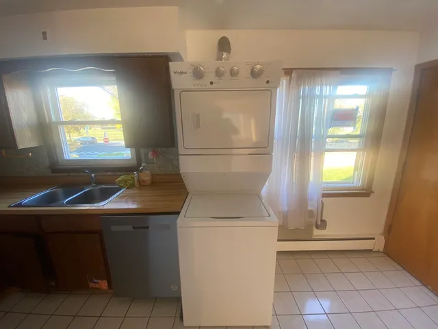 $2,000 | 3553 North Neenah Avenue, Unit 201, Chicago, IL 60634