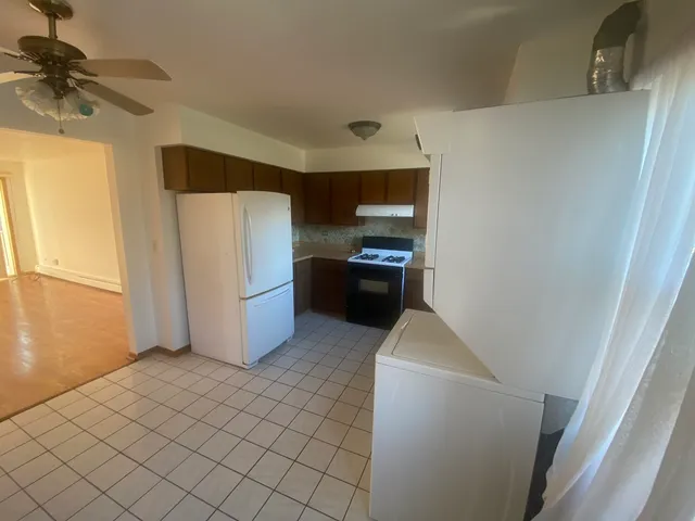 $2,000 | 3553 North Neenah Avenue, Unit 201, Chicago, IL 60634