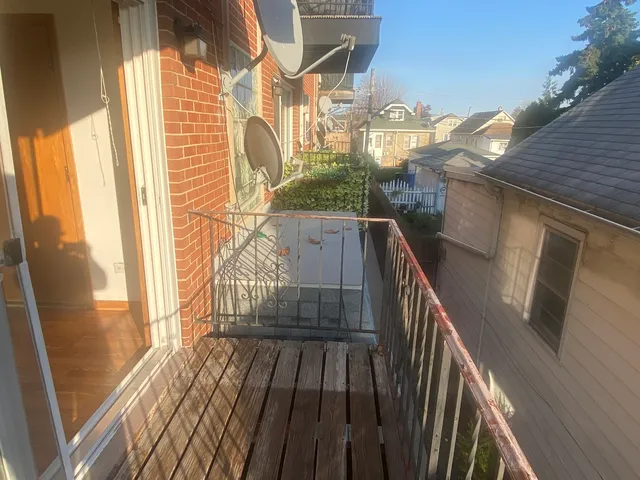 $2,000 | 3553 North Neenah Avenue, Unit 201, Chicago, IL 60634