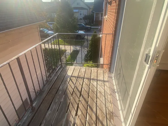 $2,000 | 3553 North Neenah Avenue, Unit 201, Chicago, IL 60634