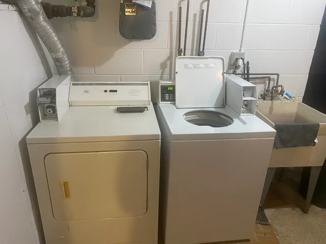 $2,000 | 3553 North Neenah Avenue, Unit 201, Chicago, IL 60634