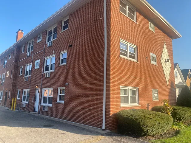 $2,000 | 3553 North Neenah Avenue, Unit 201, Chicago, IL 60634