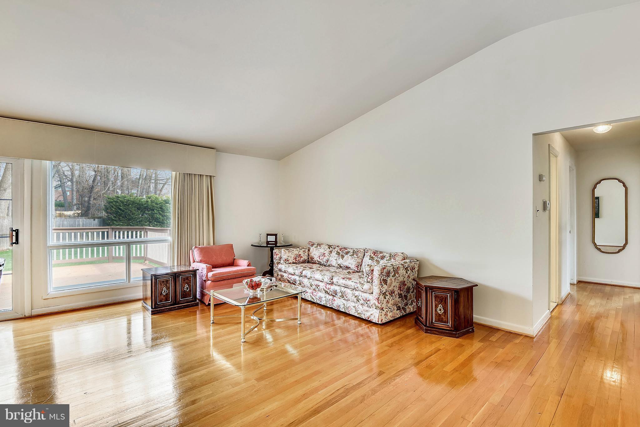 903 Kersey Road Silver Spring, MD 20902 - Photo 5 of 30 Living Room