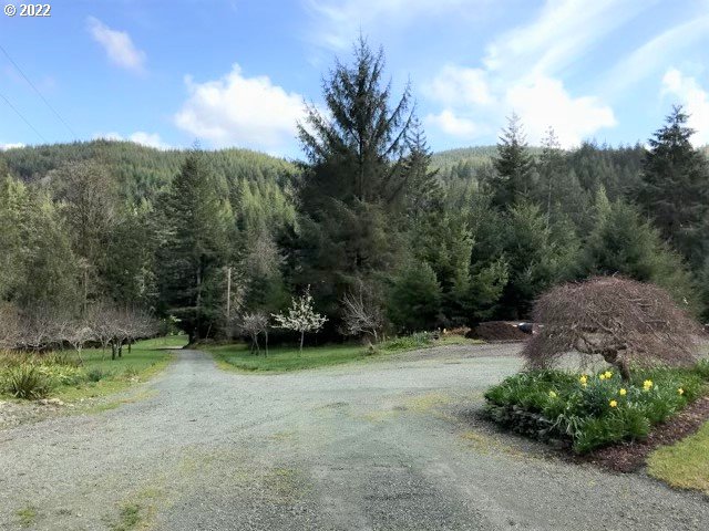56246 Baker Road Coquille, OR 97423 - Photo 11 of 31 a view of backyard with green space