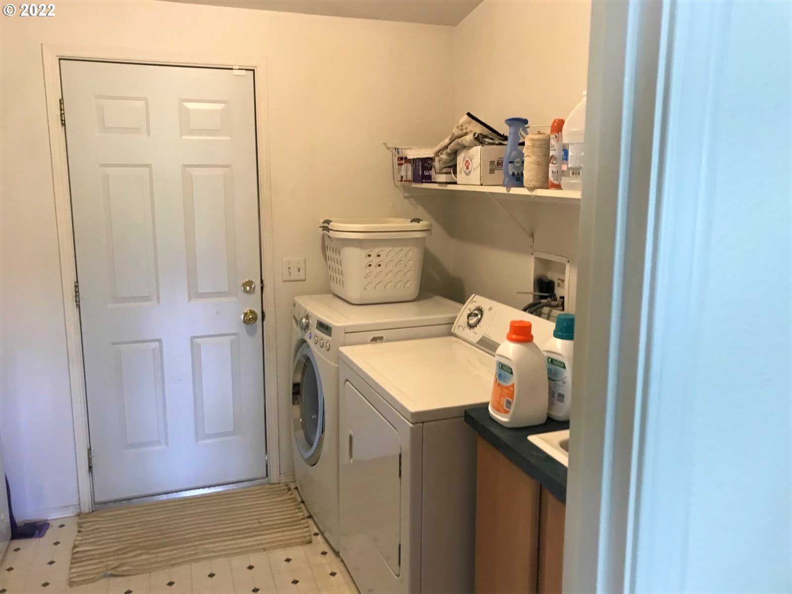 56246 Baker Road Coquille, OR 97423 - Photo 18 of 31 a utility room with dryer and washer