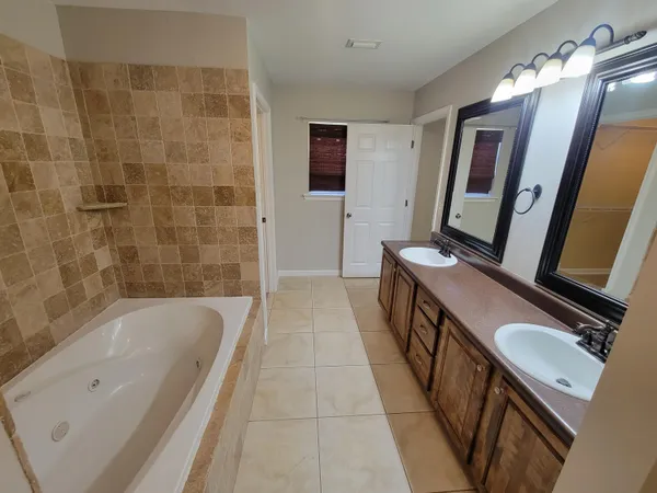 $2,495 | 7288 Mossy Oaks Court, Navarre, FL 32566