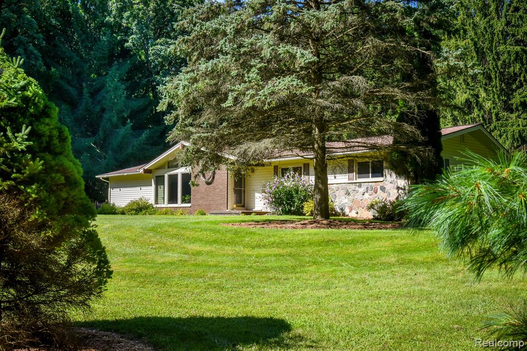9245 Pine Knob Road Clarkston, MI 48348 - Photo 1 of 61