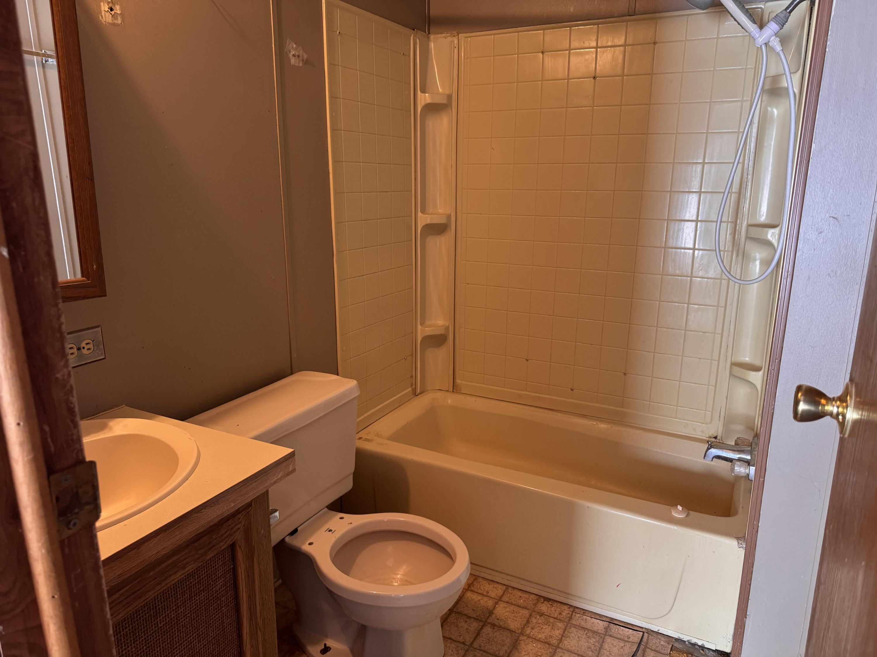 3899 Fruit Ridge Avenue Northwest Grand Rapids, MI 49544 - Photo 19 of 27 bathroom