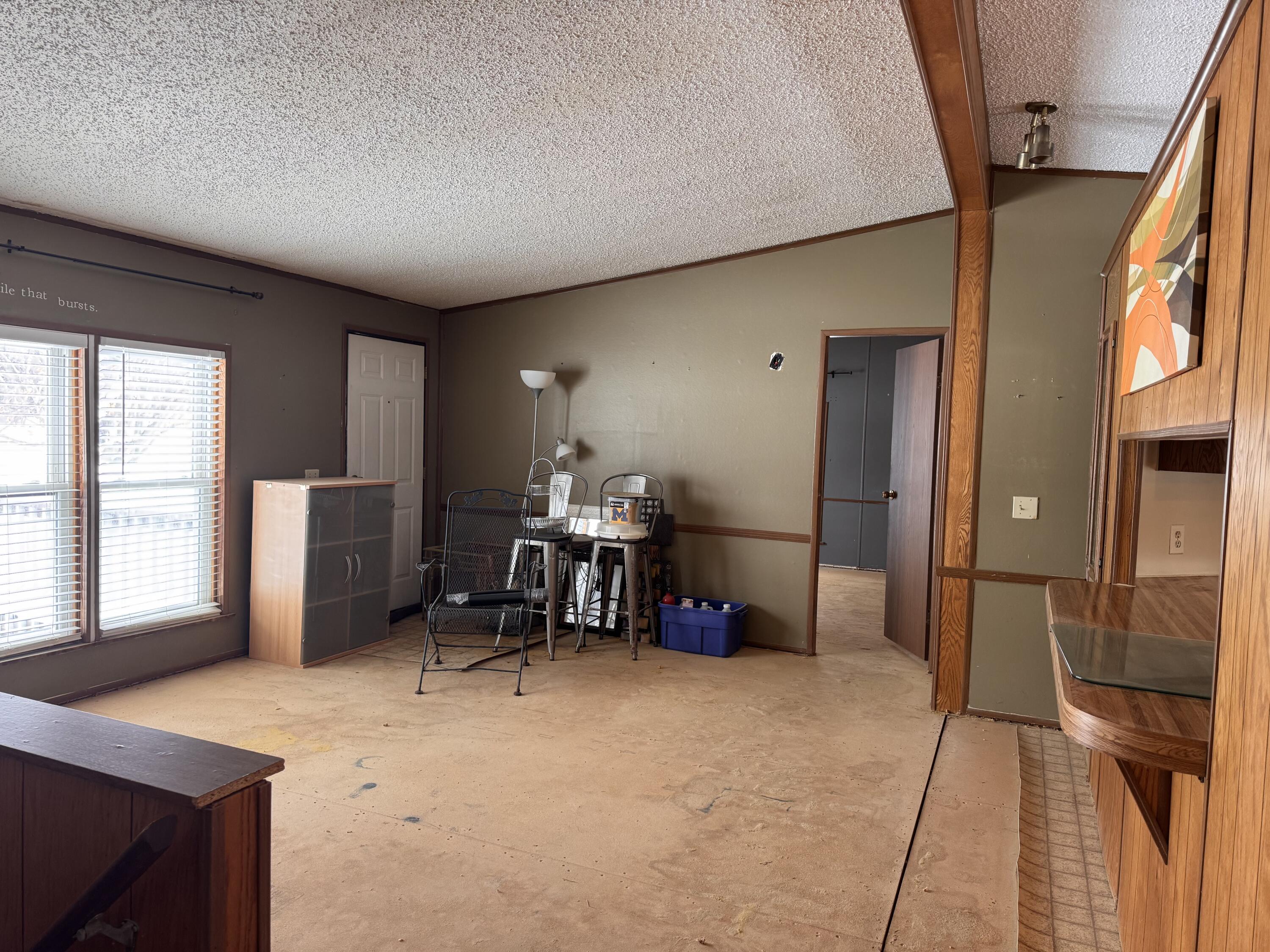 3899 Fruit Ridge Avenue Northwest Grand Rapids, MI 49544 - Photo 3 of 27 Living Room