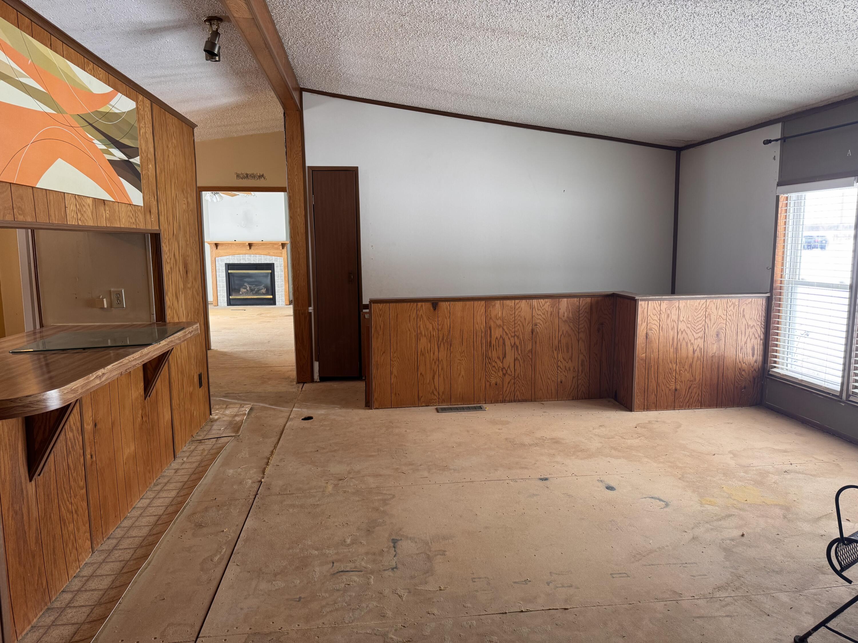 3899 Fruit Ridge Avenue Northwest Grand Rapids, MI 49544 - Photo 4 of 27 Living Room