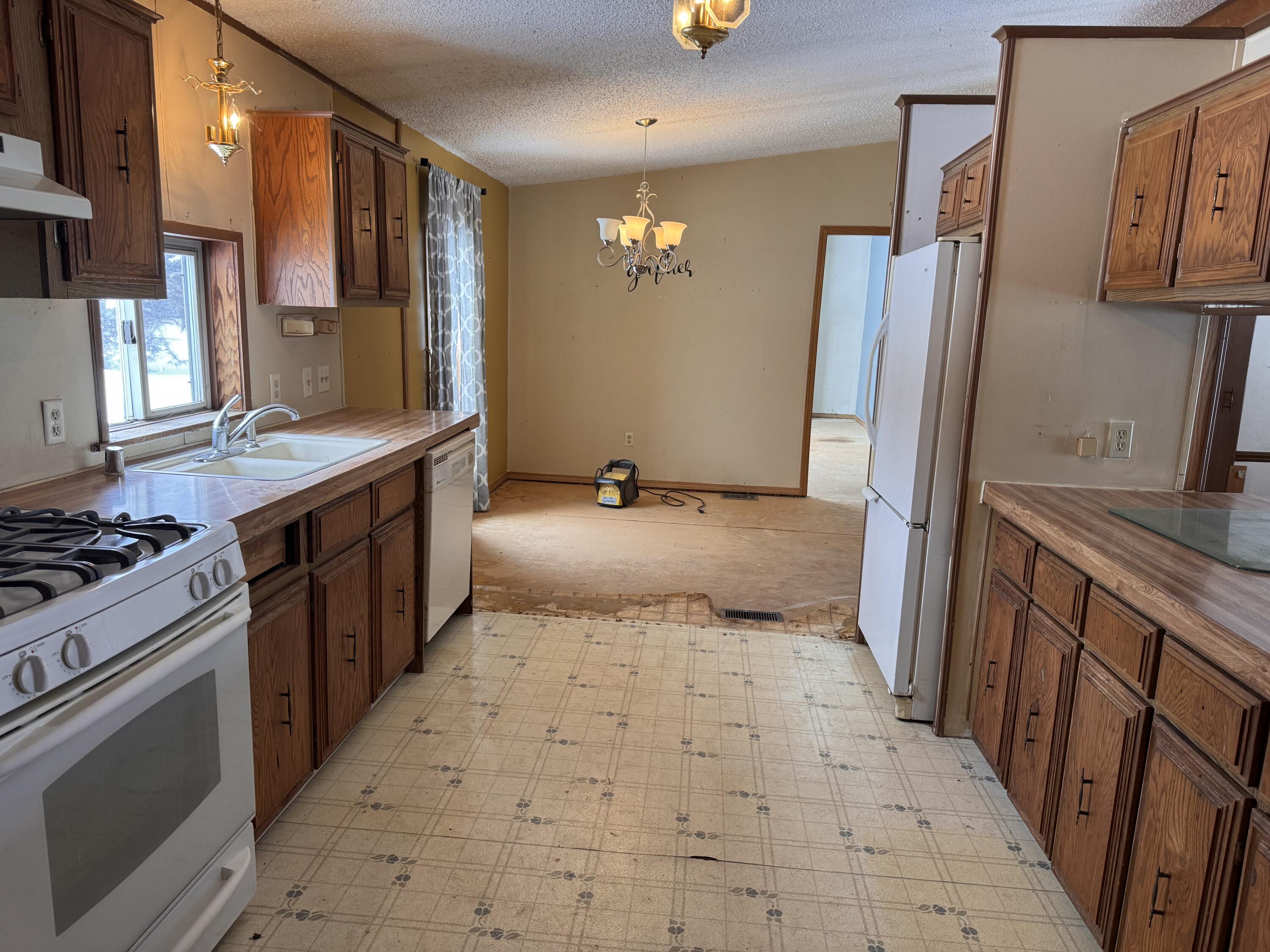 3899 Fruit Ridge Avenue Northwest Grand Rapids, MI 49544 - Photo 6 of 27 kitchen