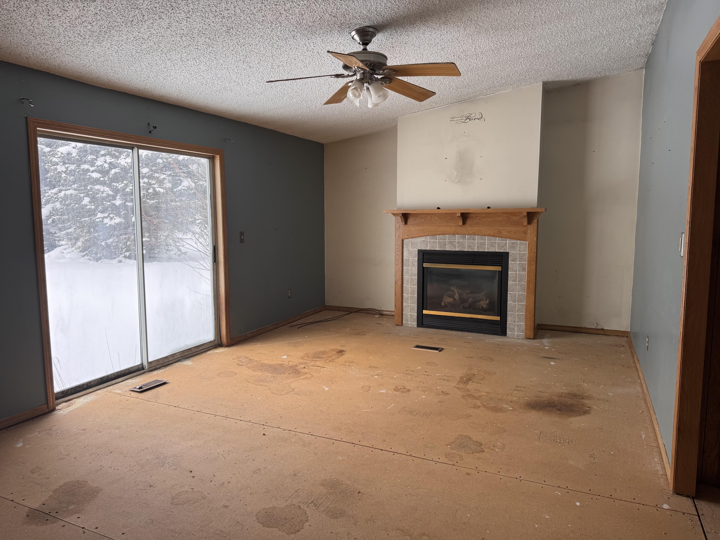 3899 Fruit Ridge Avenue Northwest Grand Rapids, MI 49544 - Photo 9 of 27 family room