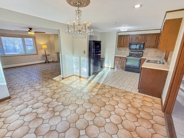 $555,000 | 8 Cheney Drive, Hudson, NH 03051