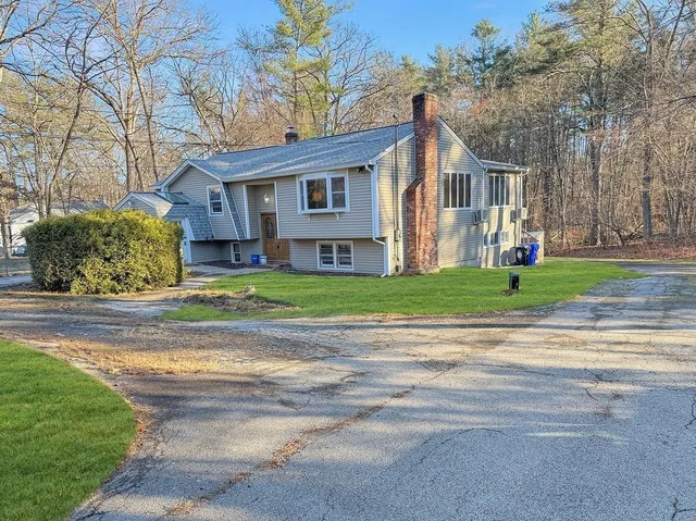 $555,000 | 8 Cheney Drive, Hudson, NH 03051