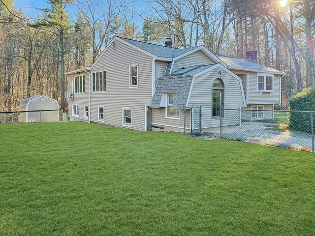 $555,000 | 8 Cheney Drive, Hudson, NH 03051