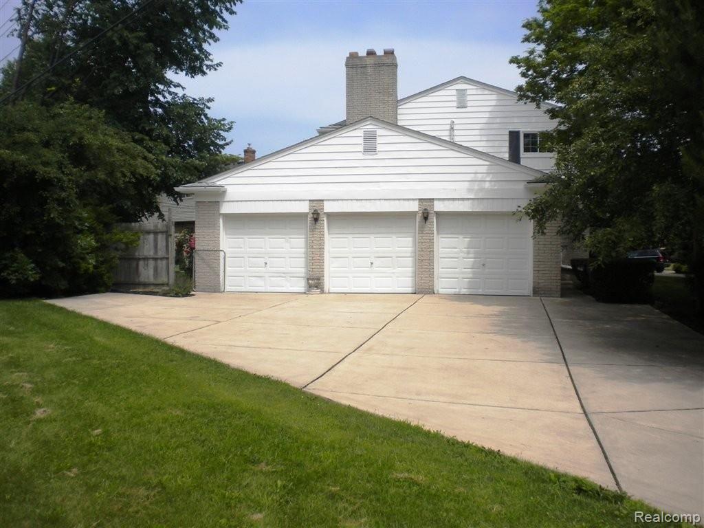 21527 River Road Grosse Pointe, MI 48236 - Photo 17 of 25 28.JPG