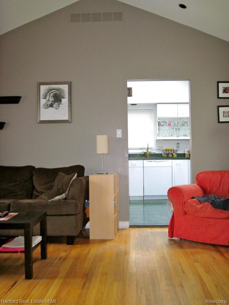 3320 Normandy Road Royal Oak, MI 48073 - Photo 6 of 14 IMG_0460.jpg
