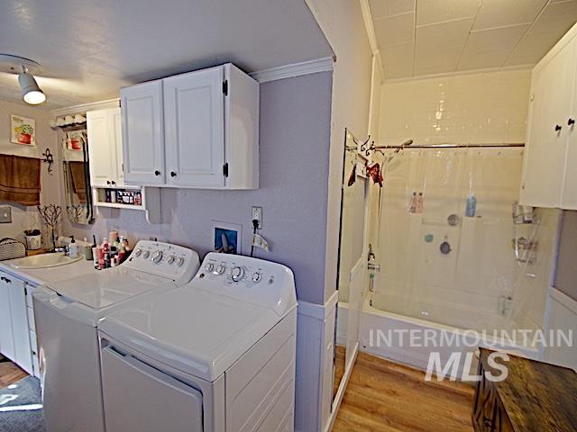 628 3rd Avenue South Payette, ID 83661 - Photo 11 of 19 Laundry area featuring light wood-style flooring, washing machine and clothes dryer, and ornamental molding