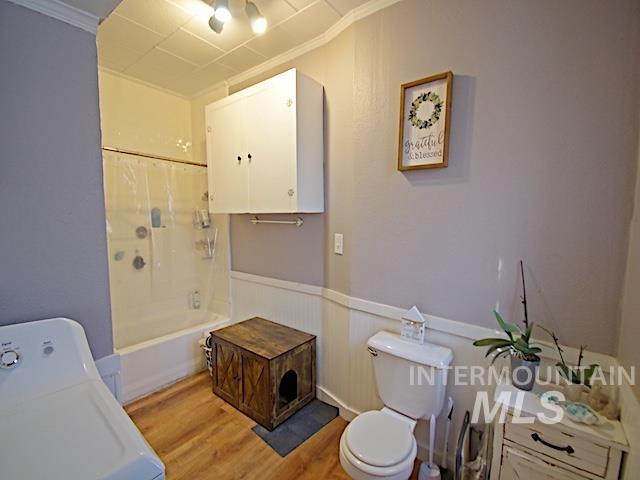 628 3rd Avenue South Payette, ID 83661 - Photo 12 of 19 Bathroom with washer / clothes dryer, crown molding, a wainscoted wall, light wood finished floors, and shower combination