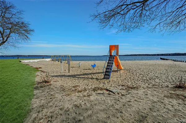 $10,000 | 425 Old Shipyard Lane, Southold, NY 11971